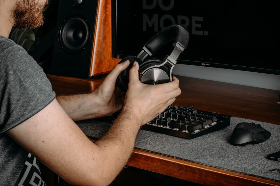 El Mejor Brazo para Monitor en una Configuración Ergonómica: Una Guía Completa para Trabajadores Remotos