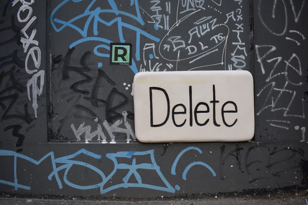 DeleteMe vs. Aura: ¿Cuál es el mejor para eliminar información personal de internet en España?
