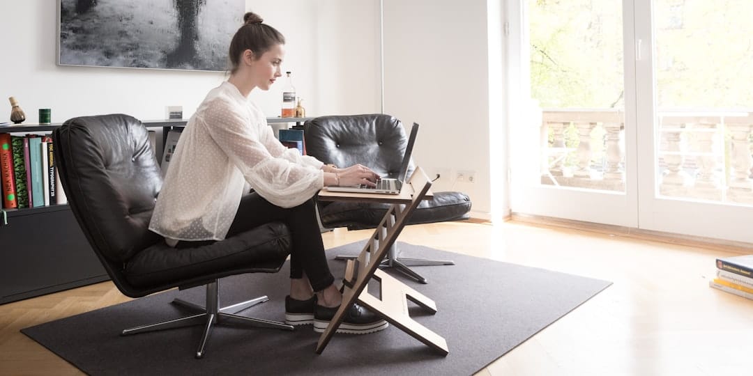 Mobiliario ergonómico para la oficina en casa y el dolor de espalda: Su guía definitiva para una configuración de teletrabajo sin dolor
