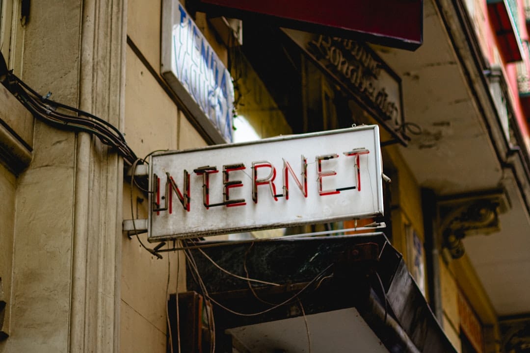 Comparativa ExpressVPN vs Private Internet Access (PIA): Análisis en profundidad 2024