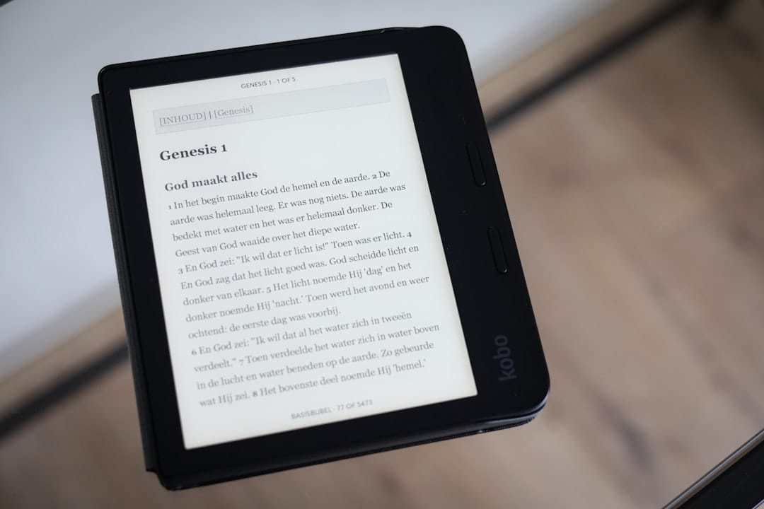 Kindle Scribe vs Kobo Elipsa 2E: ¿Cuál es mejor para la gestión de operaciones en LATAM (2026)?