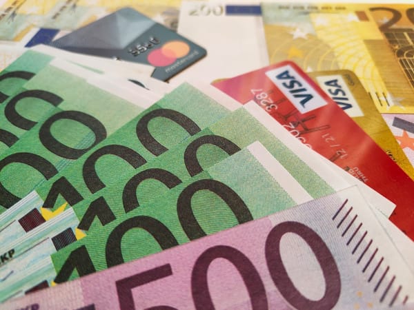 7 Best No-Fee Europe Credit Cards for Digital Nomads (2026)